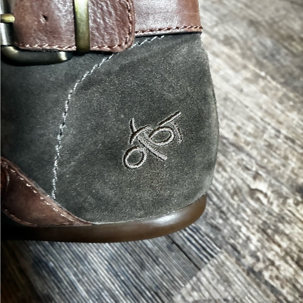 BOHO OTBT Brown and Gray Sandals with Criss-Cross Straps - Picture 4 of 11